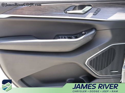 Used 2022 Jeep Grand Cherokee Limited 4xe w/ Luxury Tech Group II AWD/4WD image 22