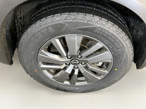 Used 2025 Nissan Pathfinder SV image 11