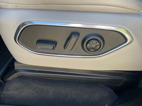 Used 2023 Jeep Wagoneer 4WD w/ Premium Group I image 42