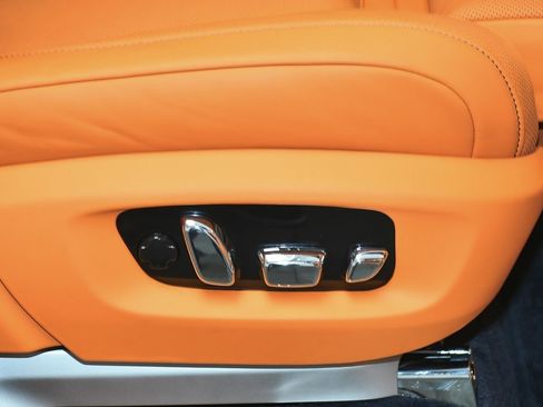 Used 2024 Rolls-Royce Cullinan image 76