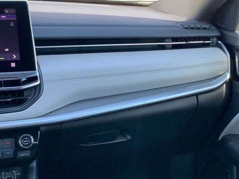 Used 2025 Jeep Compass Limited image 36