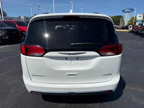 Used 2018 Chrysler Pacifica Limited FWD image 8