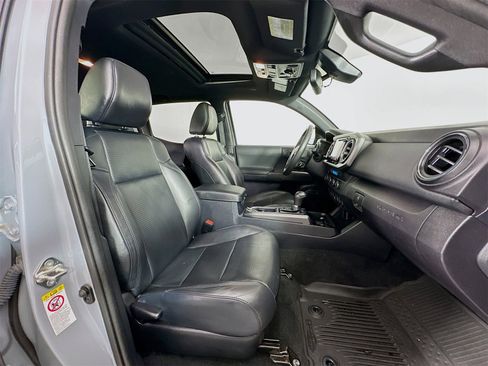Used 2019 Toyota Tacoma TRD Off-Road image 29