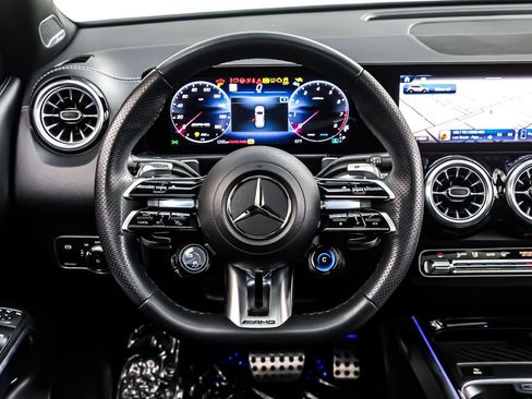 Used 2025 Mercedes-Benz GLB 35 AMG 4MATIC image 19