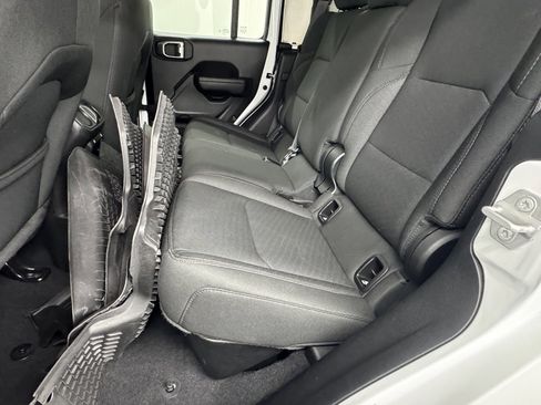 Used 2023 Jeep Gladiator Willys image 36