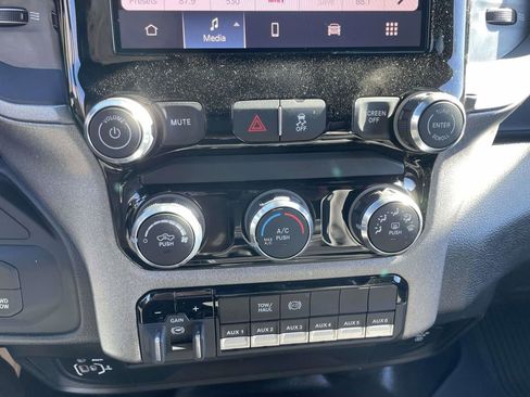 New 2026 RAM 2500 Tradesman w/ Chrome Appearance Group AWD/4WD image 20