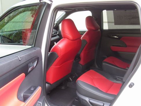 New 2025 Toyota Highlander XSE image 14