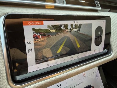 Used 2019 Land Rover Range Rover Velar R-Dynamic SE AWD/4WD image 8