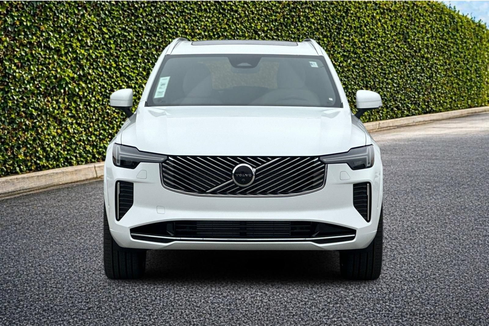 New 2026 Volvo XC90 T8 Plus w/ Protection Package AWD/4WD image 9