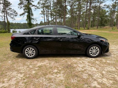 Used 2024 Kia Forte LX FWD image 5