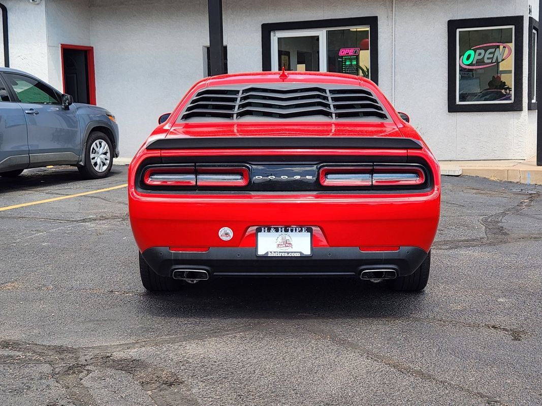 Used 2015 Dodge Challenger SXT w/ Driver Convenience Group RWD image 6