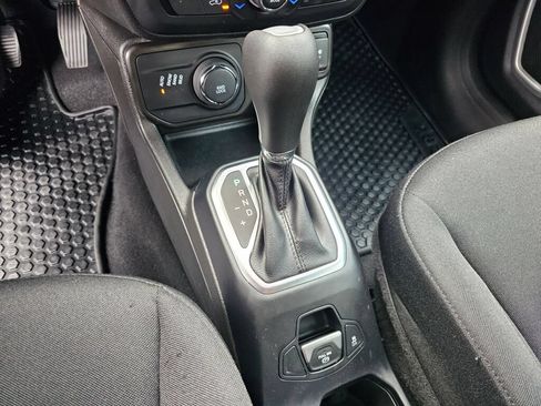 Used 2021 Jeep Renegade Latitude w/ Convenience Group AWD/4WD image 23