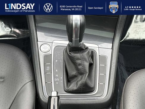 Used 2019 Volkswagen Golf SE image 16