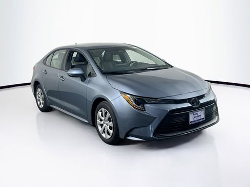 Used 2025 Toyota Corolla LE image 3