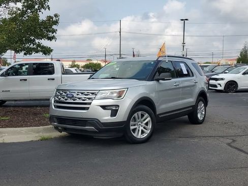Used 2019 Ford Explorer XLT w/ Equipment Group 202A AWD/4WD image 28