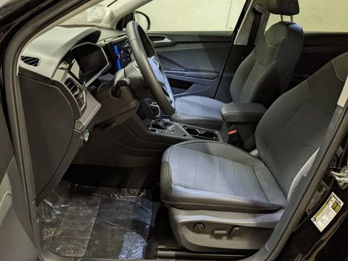 New 2026 Volkswagen Taos SE image 11