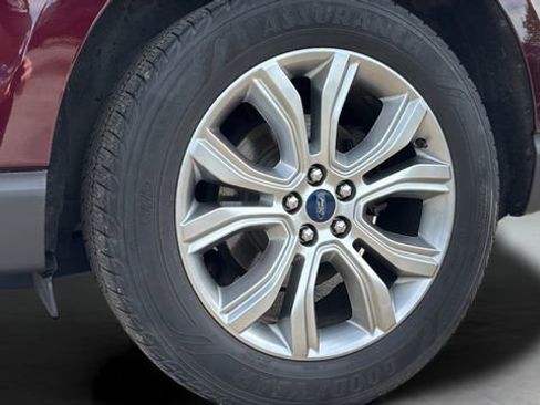 Used 2019 Ford Edge Titanium w/ Cold Weather Package AWD/4WD image 28