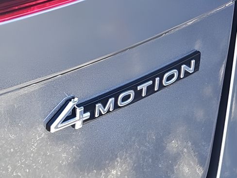 Certified 2024 Volkswagen Tiguan SE AWD/4WD image 31