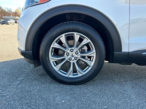 Used 2022 Ford Explorer Limited w/ Equipment Group 301A image 28