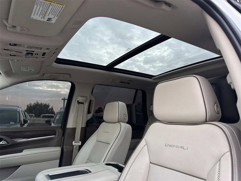 Used 2021 GMC Yukon Denali w/ Denali Premium Package image 23