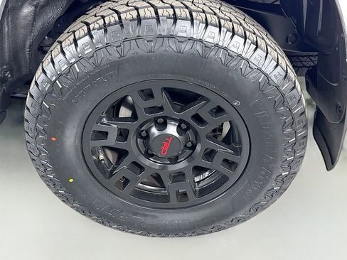 Certified 2021 Toyota 4Runner TRD Off-Road Premium w/ Moonroof Package AWD/4WD image 32