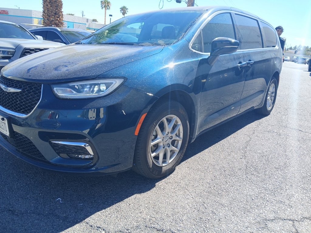 Used 2025 Chrysler Pacifica Select FWD image 1