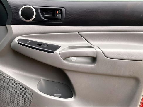 Used 2013 Toyota Tacoma PreRunner image 20