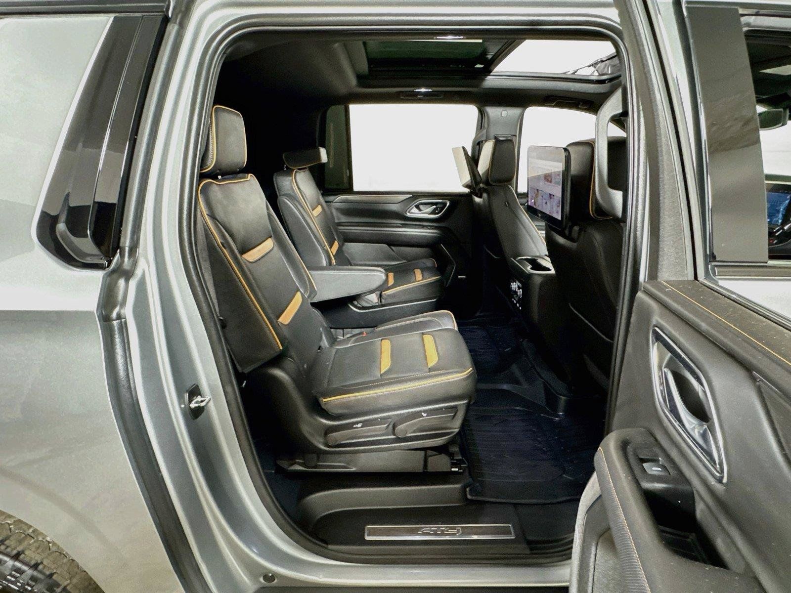Used 2024 GMC Yukon XL AT4 w/ Technology Package AWD/4WD image 29