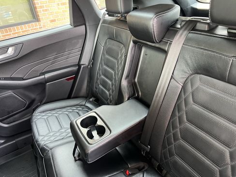 Used 2023 Ford Escape Platinum w/ Premium Technology Package AWD/4WD image 19