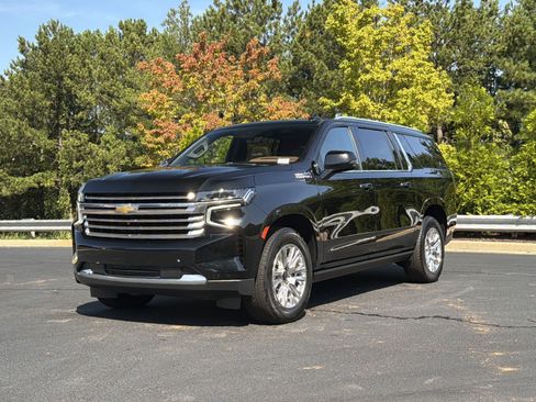 Used 2022 Chevrolet Suburban High Country AWD/4WD image 14