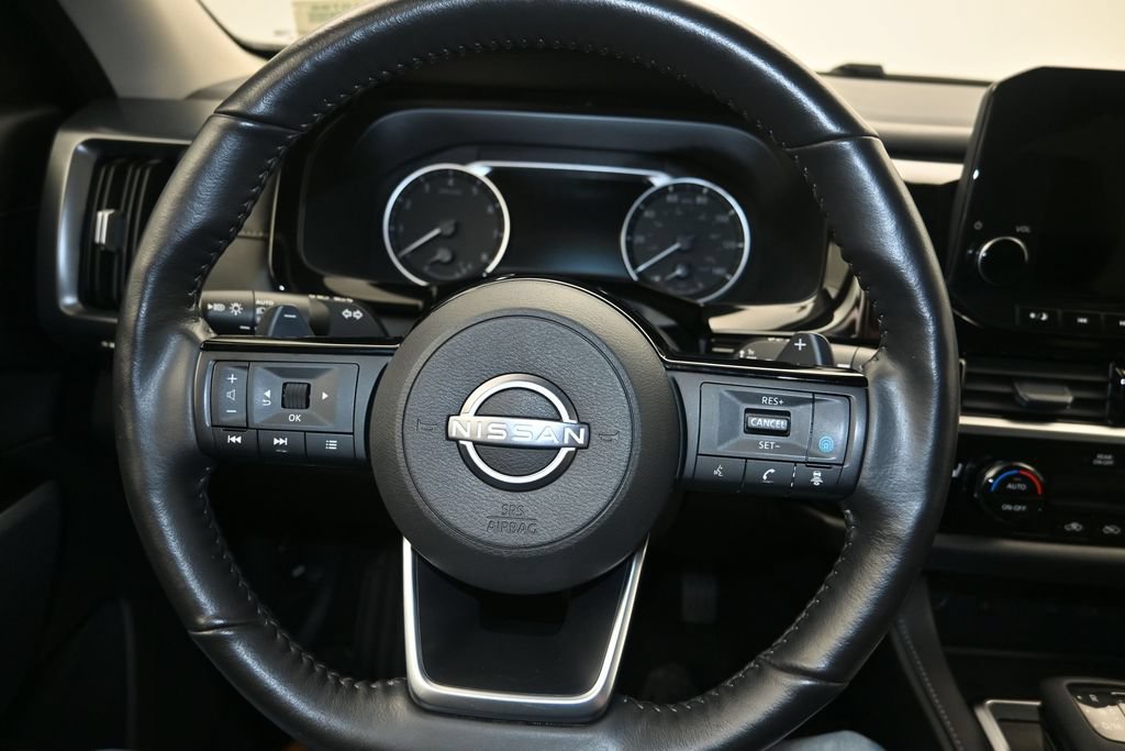 Used 2025 Nissan Pathfinder SL AWD/4WD image 13