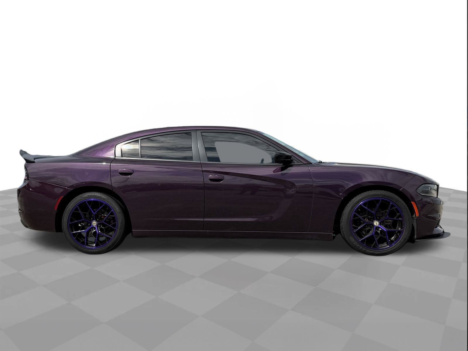 Used 2020 Dodge Charger SXT w/ Blacktop Package RWD image 6