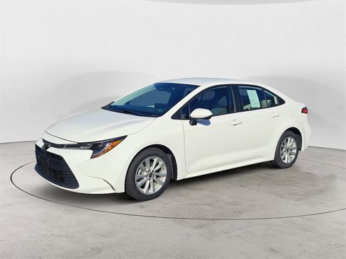 Used 2023 Toyota Corolla LE w/ LE Convenience Package image 7