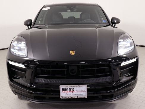 Used 2025 Porsche Macan image 5