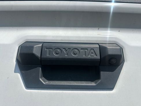 Used 2025 Toyota Tacoma SR5 AWD/4WD image 28