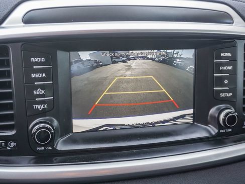 Used 2019 Kia Sorento AWD V6 image 24