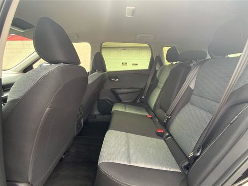 Used 2023 Nissan Rogue SV image 11