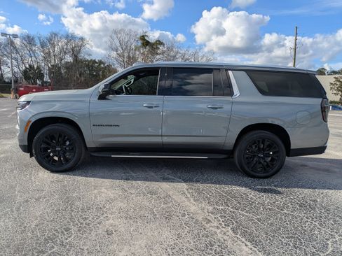 New 2026 Chevrolet Suburban Premier image 4