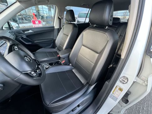 Used 2021 Volkswagen Tiguan SE image 11