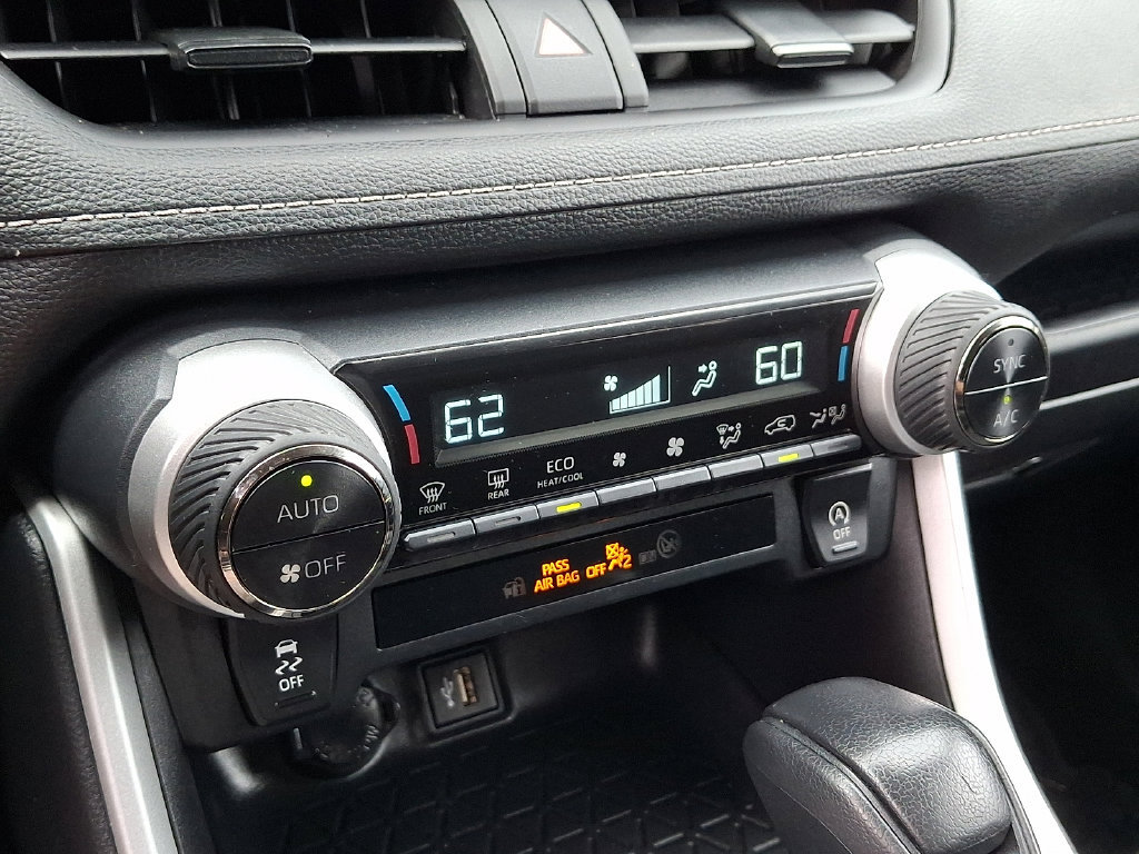 Used 2024 Toyota RAV4 XLE AWD/4WD image 11