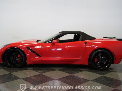 Used 2019 Chevrolet Corvette Stingray Convertible w/ Carbon Flash Badge Package image 24