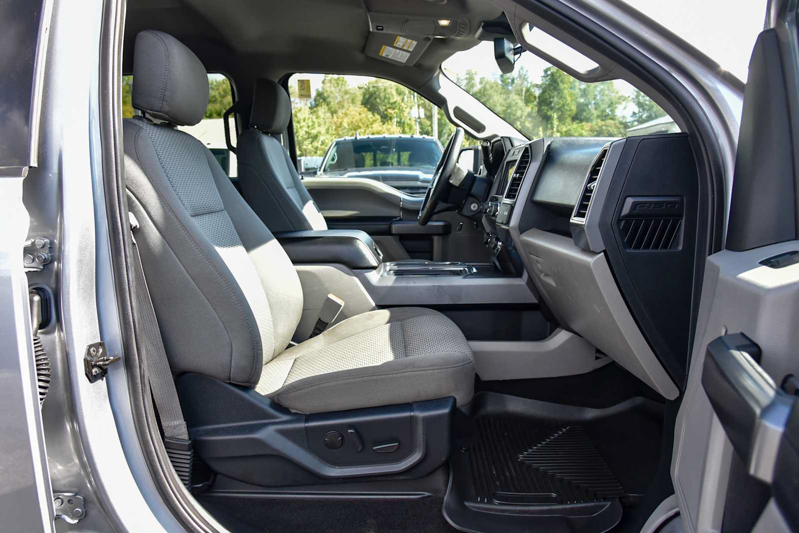 Used 2020 Ford F150 XLT w/ Equipment Group 302A Luxury AWD/4WD image 9