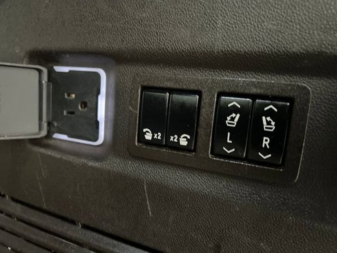 Used 2021 Chevrolet Suburban Z71 w/ Z71 Off-Road Package image 39