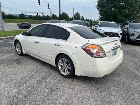 Used 2010 Nissan Altima 3.5 SR w/ Premium Pkg FWD image 4