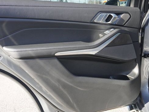 Used 2025 BMW X7 xDrive40i w/ Premium Package image 28