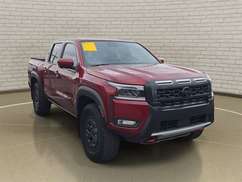 Used 2025 Nissan Frontier PRO-4X w/ Pro Convenience Package image 3