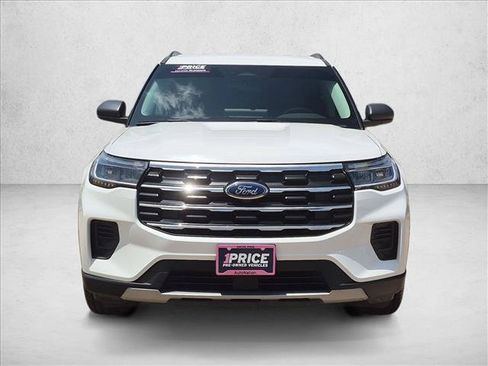 Certified 2025 Ford Explorer Active RWD image 2