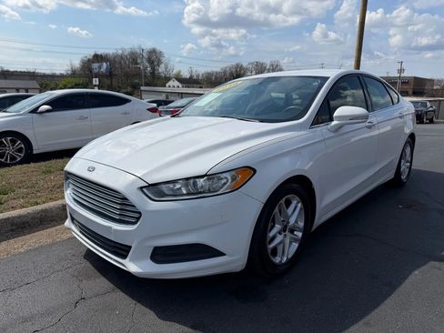 Used 2016 Ford Fusion SE image 3