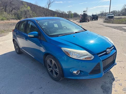 Used 2014 Ford Focus SE w/ SE Sport Package image 4