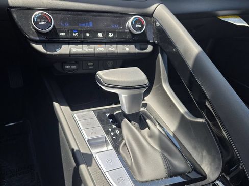 Certified 2024 Hyundai Elantra Limited FWD image 19